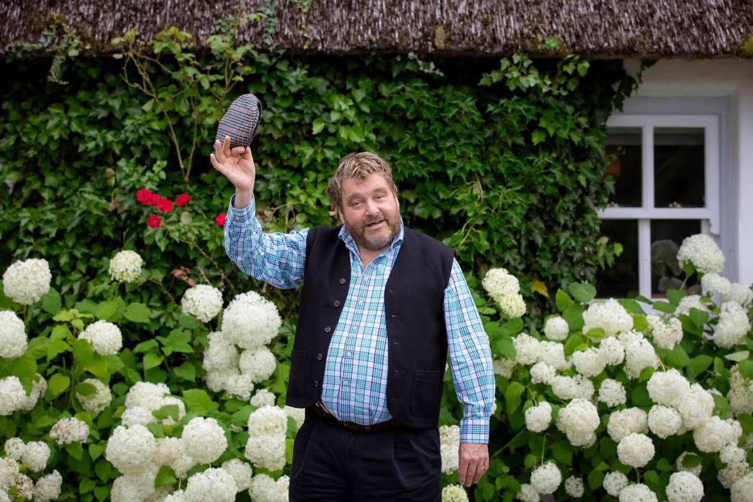 Brendan Grace hat