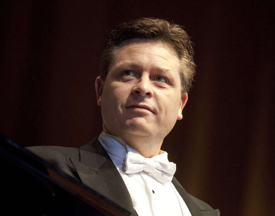 Tenor Anthony Kearns