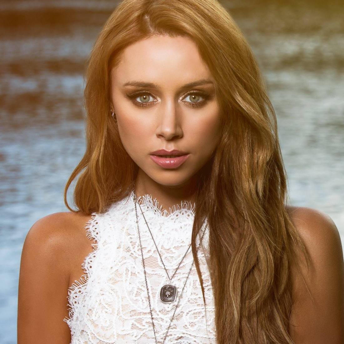 Una Healy